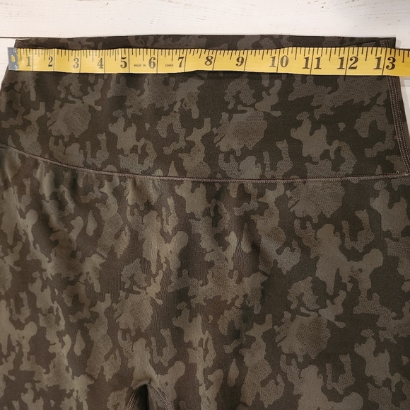Buff Bunny Camouflage High-Waisted Leggings Size X-Large - Picture 5 of 7